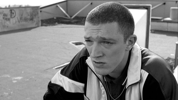 كيف يعكس فيلم La Haine الشهير في التسعينيات فرنسا المنقسمة